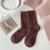 Calcetines de pelo de visón para mujer, cálidos y cómodos para otoño e invierno, previenen los pies fríos, calcetines para dormir con bordado de corazón, forrados de felpa, al por mayor, calcetines versátiles para mujer