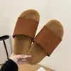 Nuevas pantuflas de felpa estilo Birkenstock para mujer, aptas para usar en exteriores, forradas de algodón, suela gruesa 2026, diseño de una tira 2026, otoño/invierno, versátiles, estilo retro francés