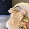 Foto Real~ Camisa Floral de Manga Curta com Babados Estilo Francês, Expondo a Clavícula, para Mulheres, Verão 2026, Top Slim