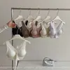 Top Regata de Malha Respirável Fino Decote V Costura Invisível Costas Bonitas Integrado com Bojos Roupa Íntima Sutiã de Copas Fixas Sem Aro