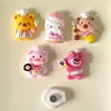 Urso Morango Desenho Animado Animal Chef Ímã de Geladeira Cola de Creme Capa de Celular Fivela de Sapato Presilha de Cabelo Joias de Resina Atacado