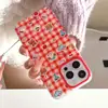 Funda Blanca IMD con Dibujos de Animales a Cuadros Rojos Adecuada para Funda de Teléfono Apple 16/15 iPhone17 Cubierta Protectora Anti-Caídas