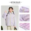 Chaqueta con Capucha Corta para Niña de Color Bloque Macaron Nueva Primavera 2026 Chaqueta Exterior Infantil a Prueba de Tres Cosas