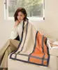 Bufanda de Lana Suave y Amigable con la Piel para Mujer, Nueva para Otoño/Invierno, Engrosada, a Cuadros, con Borlas, Atractiva, Versátil, Calentador de Cuello, para Viajes Diarios, Cálida