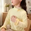 Camiseta básica para niña con dobladillo de volantes y cuello semi-alto, capa interior cálida, dulce y cómoda, con lazo y bordado de encaje, top de manga larga