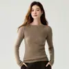 Nueva colección de otoño e invierno: Suéter de cachemir suave y amigable con la piel, de color liso y manga larga, con un escote asimétrico de un solo hombro, que presenta un diseño de crochet calado, perfecto como capa base o como prenda principal