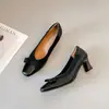 Estilo Novo da Primavera de 2026 Salto Grosso com Laço Sapatos de Salto Alto Baixo para Mulheres, Bico Quadrado Retrô Sapatos Confortáveis para o Dia a Dia