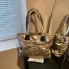 Bolso de mano acolchado de algodón de gran capacidad transfronterizo para mujer, nuevo estilo de invierno 2023, bolso de hombro tote simple para mujer, para el trabajo