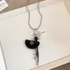 Clip para Gafas de Cuero Coreano Billetera para Monedas Cadena para Suéter de Moda Casual Joyería Elegante de Nicho de Gama Alta para Mujeres