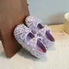 Zapatos de cuero con lentejuelas estilo hada para niñas, nueva colección primavera/otoño 2026, bailarinas de suela blanda con tiras cruzadas y adornos de perlas, zapatos de princesa