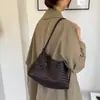 Bolso de alta gama de patrón tejido de nicho para mujer, nuevo bolso de moda 2026 para ir al trabajo, de hombro, bajo el brazo, bolso de mano tipo cesta