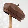 Explosiones transfronterizas Estilo coreano Sombrero de pintor de cuero PU combinable Elegante boina sólida Adecuado para ir de compras Uso diario