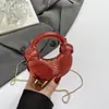 Bolsa de Dumpling com Corrente de Acrílico 2025 Outono Nova Moda Europeia e Americana Nicho Bolsa de Ombro Feminina Brilhante Bolsa de Festa