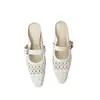 Sandálias Femininas de Verão 2025 Moda Tendência Simples Vazadas Tamanho Grande Slip-On com Aumento Interno de Altura e Design Trançado Fechado na Ponta