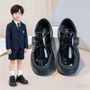 Sapatos de Couro Estilo College para Crianças 2026 Novo Modelo de Outono para Meninos Antiderrapantes Pretos de Performance para Crianças Mais Velhas