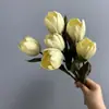 Lujo Accesible Morandi Flor de Pvc Tulipán Artificial Ramo Artificial Decoración de Boda Ramo de Novia Venta al por Mayor Decoración Suave para el Hogar
