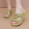 Sandálias de cunha femininas da moda de verão, adequadas para uso doméstico e ao ar livre, sandálias slip-on respiráveis de sola grossa para mães, Wuchuan