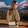 Bolsa feminina de nicho estilo coreano mais vendida, bolsa transversal moderna e estilosa, bolsa quadrada pequena de couro genuíno com fecho de cadeado, bolsa de ombro versátil