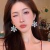 Invierno Navidad exquisito clip para la oreja sin oreja diseño de copo de nieve de diamante flash aretes para mujer de alto sentido para mujer pendientes de nicho de lujo ligero