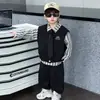 Conjunto de 3 Peças de Colete para Meninos Primavera e Outono 2026 Novo Estilo de Outono Moda Coreana Conjunto de Roupa de Trabalho com Camisa de Gravata para Crianças