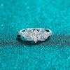 Nuevo anillo Deyi S925 de moissanita en plata esterlina para mujer, diseño geométrico cuadrado, anillo moderno de lujo y ligero.