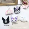 Lindos Dibujos Animados Sanrio Kulomi Meruti Peluches Accesorios Ropa Zapatos y Calcetines Bolsa Joyería Accesorios de Lazo