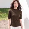Camiseta de mujer elegante de cuello medio y manga media para llevar por fuera, hecha de algodón mousse, corte holgado, cuello semi-alto, casual y simple, top base con textura de bambú