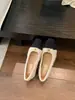 Sapatilhas Baixas Estilo Tweed para Mulheres, Novos Sapatos Peludos de Salto Baixo Estilo Coreano para Uso Externo de Inverno, Sapatos de Algodão Elegantes Estilo Francês com Decote Redondo
