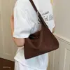 Bolsa Feminina Grande Capacidade de Axila Novo Estilo Coreano 2026 Outono Moda de Nicho Ombro Único de Mão Couro de Veado Veludo