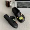 Zuecos de EVA de Venta Caliente para Exteriores que Aumentan la Altura para la Temporada de Regreso a Clases, Sandalias Cerradas Elegantes y Modernas para Playa, Antideslizantes y Transpirables para Mujer