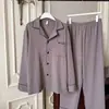 Pijama de Casal com Estampa Vertical de Flores Cortadas Veludo Alemão Estilo Simples Manga Longa Outono e Inverno Confortável e Quente Conjunto de Roupa de Casa Atacado