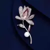 Broche de Casaco Elegante e Luxuoso com Cristal Austríaco, Indústria Pesada, Atmosférico, Versátil, Alta Qualidade, Pérola de Água Doce, Orquídea do Vale Oco para Mulheres