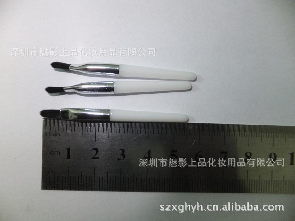 mini4-5.5小唇刷0.35元支白柄