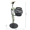 Candelabro de Ferro Vintage Pequeno Ornamento Criativo para Casa Estilo Europeu Romântico Suporte de Vela Adereço Chapéu de Palha Pastoral Decoração de Mesa