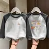 Camiseta Básica Manga Longa Patchwork de Fleece com Gola Redonda para Meninas Camada Base Outono Inverno Moda para Crianças Médias e Grandes Camada Interna Quente Top Versátil