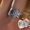 Anillos de Zirconia Sintética de Moda Europea y Americana Estilo Callejero, Venta Caliente Transfronteriza de Lujo Ligero Nicho Súper Brillantes Anillos para Mujer