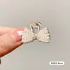 Presilha Pequena Exquisita de Pérola e Strass com Toque de Luxo, Presilha de Cabelo de Princesa, Presilha Compacta para a Parte de Trás da Cabeça, Presilha para Franja, Acessório de Cabelo
