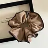 Scrunchie Plissado Color-Blocking Coreano com um Toque Elegante, Sensação de Luxo, Elástico de Cabelo Tecido que Define a Cintura, Acessório de Cabelo