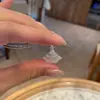 Colar fresh, sofisticado, brilhante, elegante, único e versátil com design de pequeno cacho em formato de leque e corrente para clavícula com microincrustação