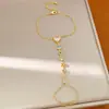 Pulseira de Anel de Corrente Integrada com Pingente de Coração de Zircônia Banhada a Ouro Real 18k Pulseira de Nicho de Luxo Leve Estilo Doce Joia de Mão