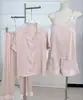Pijama Rosa Acolchado de Alta Gama Estilo Dulce con Ribete de Encaje para Mujer, Conjunto de Cuatro Piezas de Seda Helada de Manga Corta para el Hogar de Verano