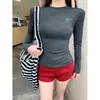 Camiseta Redonda com Estampa de Desenho Animado para Mulheres, Estilo Inverno, Design Moderno, Corte Justo, Manga Longa Top para Mulheres