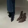 Botines cortos de diseño stiletto con punta fina estilo retro para mujer, nuevo estilo otoño e invierno 2026, elegantes y versátiles, con cremallera trasera, botas finas de tacón alto