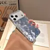 Venta Caliente Transfronteriza Plisado Arrugas Adecuado para Funda de Teléfono Móvil Apple 17Pro Max Iphone16 Marco de Lente con Pedrería 15/14