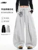 Pantalones Deportivos Casuales Oreeta de Estilo Americano Minimalista con Dobladillo Curvo para Hombres y Mujeres con Colgante de Felpa de Dibujos Animados, Pierna Ancha Holgada
