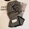 Bufanda de Navidad para Mujer, Calentador de Cuello Grueso Tejido Cálido de Invierno, Chal Versátil de Moda, Regalo Navideño para Estudiantes y Parejas