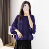 Camiseta de Estilo Europeo y Americano de Lujo Ligero con Cuello Redondo y Mangas Abullonadas para Mujer, Nuevo Modelo Primavera 2026 con Volantes Plisados, Diseño Único, Top Elegante