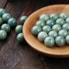 Cuentas de jade naturales sueltas, color verde claro, redondas, para pulseras de cuentas, joyería artesanal, venta al por mayor
