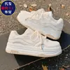 Zapatillas blancas para mujer 2026 verano nuevo modelo malla transpirable suela gruesa zapatos deportivos versátiles zapatos casuales para combinar con faldas
