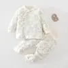 Traje acolchado de bebé con entrepierna abierta para otoño e invierno, lindo conjunto fino de algodón de dos piezas para recién nacidos, ropa de algodón cálida y cómoda con entrepierna abierta para bebés